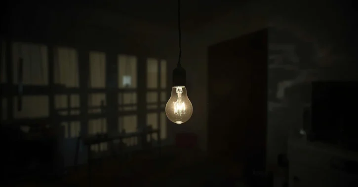 House Lights Dimming – Causes & Fixes